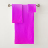 Serviette de bain rose chaud (En situation)