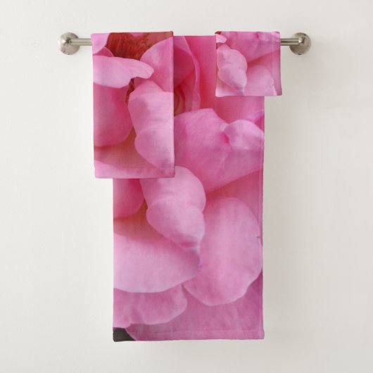 Serviette de bain rose rose (En situation)