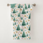Serviette de bain rouge vert or arbres de Noël cha (En situation)