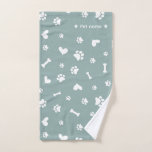 Serviette de chien Empreinte de patte Sage Green<br><div class="desc">Gardez votre chiot à sec et confortable avec cette serviette de chien verte à la sauge moderne avec un motif empreinte de patte mignon. Soft, absorbant et élégant, il est parfait pour le bain, le toilettage ou les aventures en plein air. Un charme incontournable pour les amoureux de les chiens....</div>