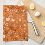 Serviette de cuisine à l'automne Dream<br><div class="desc">Ajoutez une touche d'automne à votre décor de cuisine avec cette serviette d'automne festive. Il présente un motif illustré dessiné à la main,  composé de citrouille,  de pommes,  de feuilles,  de glands et de fleurs dans les tons orange.</div>