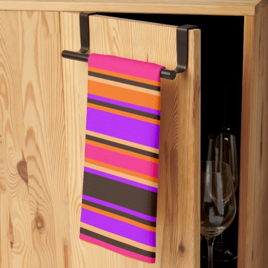 Serviette de cuisine à rayures orange, magenta et (Pliage en tiers)