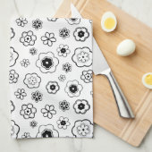 Serviette de cuisine aux fleurs noires et blanches (Quart Plié)