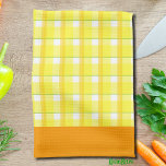 Serviette de cuisine jaune et orange frontière<br><div class="desc">Un motif à carreaux en vichy jaune rétro avec une touche d'orange doré et un minuscule fil de bordures vert sauge et orange foncé.</div>