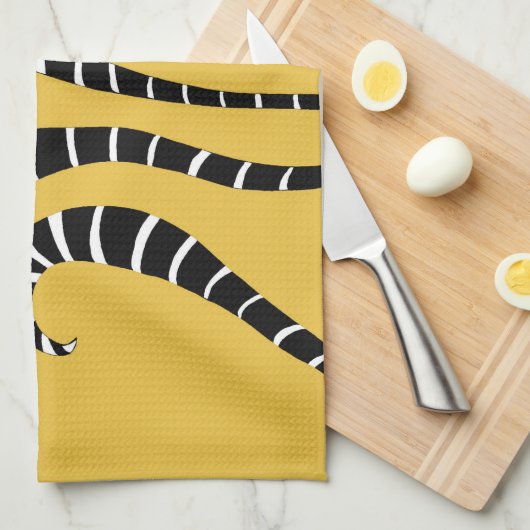 Serviette de cuisine - le lémur coupe la queue (Quart Plié)