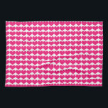 Serviette de cuisine mignonne rose de motif de<br><div class="desc">Serviette de cuisine mignonne simple et douce de motif de coeurs avec un motif de répétition de petits coeurs roses. Le texte peut être ajouté à cette conception pour lui donner un contact personnel.</div>