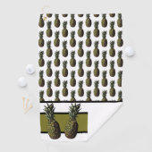 Serviette de golf à ananas - Monogramme personnali (En situation)