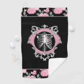 Serviette De Golf Amour gothique | Squelette rose et noir Coeur flor (En situation)