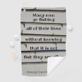 Serviette De Golf Beaucoup d'hommes vont à la pêche Thoreau Citation (En situation)
