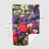 Serviette De Golf Belles fleurs annuelles violettes, rouges et blanc (En situation)