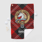 Serviette De Golf Clan Ramsay Crest sur Red Tartan (En situation)