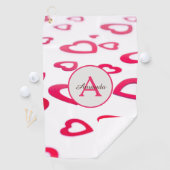 Serviette De Golf Coeurs rouges de Valentine moderne avec monogramme (En situation)