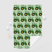 Serviette De Golf Conception de tracteur vert sur fond de couleur au (En situation)