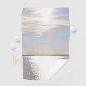 Serviette de golf Coucher de soleil sur l'eau (En situation)