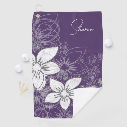 Serviette De Golf Dainty Floral Scroll sur Plum (En situation)