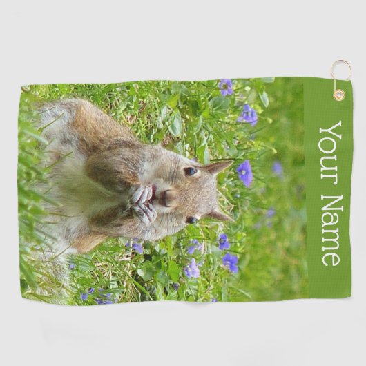 Serviette De Golf Écureuil parmi les violettes sauvages (Horizontal)