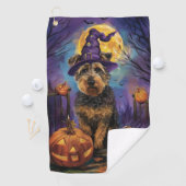 Serviette De Golf Éffrayant Airedale Halloween sorcière et Citrouill (En situation)