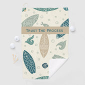 Serviette De Golf Faites confiance au processus Coastal Golf Towel (En situation)