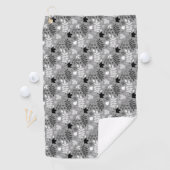 Serviette De Golf Feuilles tombés Motif Rpt Monochrome sur gris (En situation)
