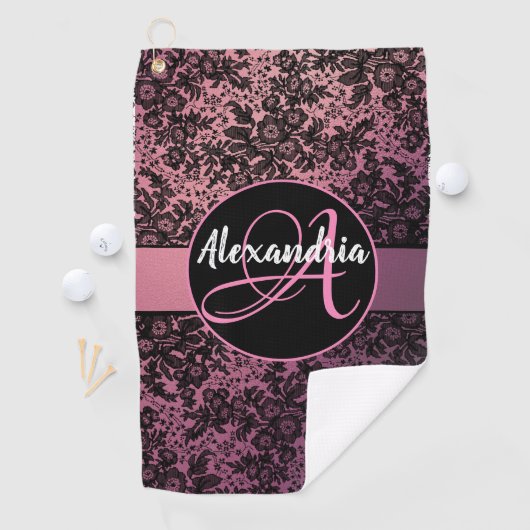 Serviette De Golf Floral Moody foncé sur Monogramme rose (En situation)