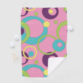 Serviette de golf Funky Pink Circles (En situation)