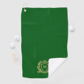 Serviette De Golf Gold Heraldic Shield Monogram On Green (En situation)