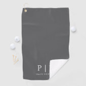 Serviette de golf grise premium à monogramme moder (En situation)