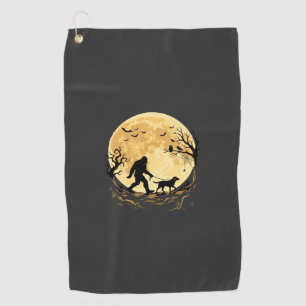 Serviette De Golf Halloween Bigfoot Labrador marchant sous la pleine