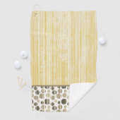 Serviette De Golf Jaune et beige Pois moderne Monogramme (En situation)