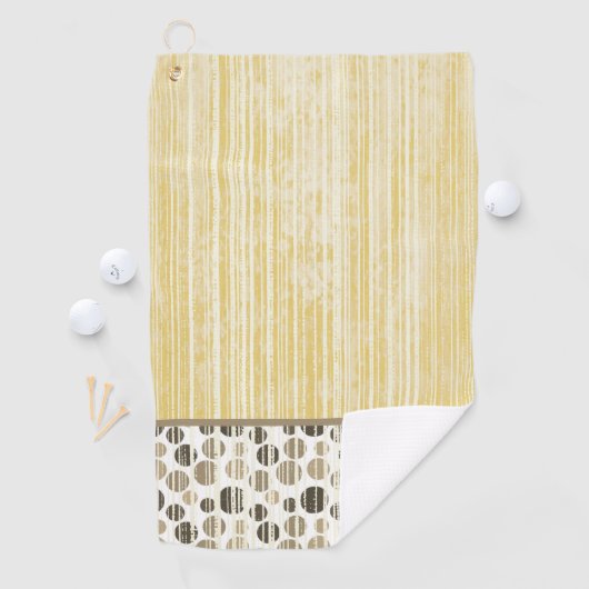 Serviette De Golf Jaune et beige Pois moderne Monogramme (En situation)