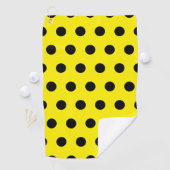 Serviette de golf jaune vif à motif de points noir (En situation)