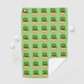 Serviette De Golf Lucky Irish Leprechaun avec shamrock dans son casq (En situation)