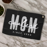 Serviette De Golf Maman la plus cool depuis 20XX Moderne Simple Prep<br><div class="desc">Ce design simple et moderne est composé de la typographie de san serif.</div>