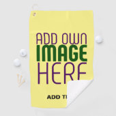 SERVIETTE DE GOLF MODÈLE TEXTE MODERNE PASTEL JAUNE D'IMAGE (En situation)