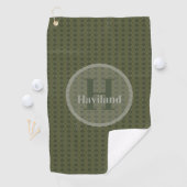 Serviette de golf Monogram Olive avec nom et initi (En situation)