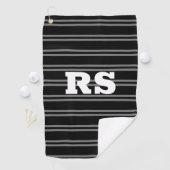 Serviette De Golf Monogramme blanc gras, lignes grises sur noir (En situation)