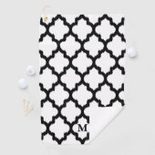 Serviette De Golf Monogramme Motif de Quatrefoil noir et blanc (En situation)