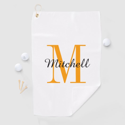 Serviette De Golf Monogramme orange initial et nom personnalisé (En situation)