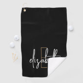 Serviette De Golf Nom du monogramme noir moderne (En situation)