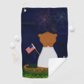 Serviette De Golf Oliver Le Otter Regarde Les Feux D'Oeuvre (En situation)