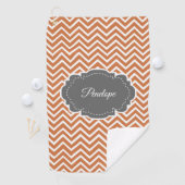 Serviette de golf personnalisée Orange Chevron (En situation)