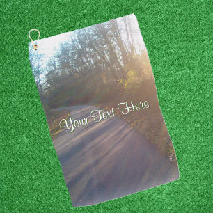 Serviette De Golf Photo d'un chemin pavé ensoleillé dans les arbres