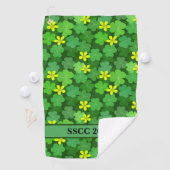 Serviette de golf pour tournoi Shamrock (En situation)