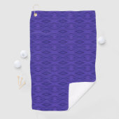 Serviette De Golf Purple towel with a geometric diamond pattern (En situation)