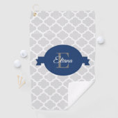 Serviette De Golf Quatrefoil bleu personnalisé (En situation)