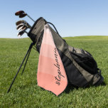 Serviette De Golf Signature moderne personnalisée Bloc de couleur de<br><div class="desc">Ce design moderne branché présente cinq bandes de blocs de couleur dans des teintes de dégradé allant du corail léger au corail moyen. Personnalisez-le avec votre nom dans le script d'écriture manuscrite de signature noire verticale.</div>