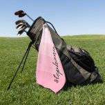 Serviette De Golf Signature moderne personnalisée Bloc de couleur ro<br><div class="desc">Ce design moderne branché présente cinq bandes de blocs de couleur dans des teintes de dégradé allant du rose clair au rose moyen. Personnalisez-le avec votre nom dans le script d'écriture manuscrite de signature noire verticale.</div>