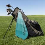 Serviette De Golf Signature moderne personnalisée Bloc de couleur Tu<br><div class="desc">Ce design moderne branché présente cinq bandes de blocs de couleur dans des teintes de dégradé allant de la lumière au turquoise moyen. Personnalisez-le avec votre nom dans le script d'écriture manuscrite de signature noire verticale.</div>