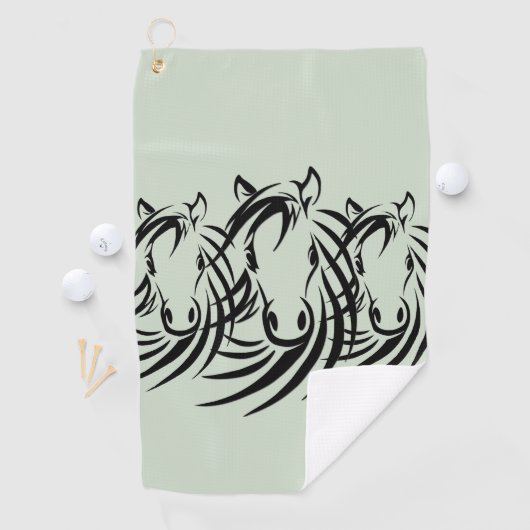 Serviette De Golf Têtes de cheval noir sur fond vert (En situation)