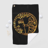 SERVIETTE DE GOLF TRUMP 2024 (En situation)